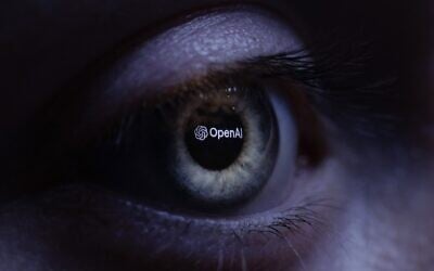 Cette photo illustrative, prise à l'aide d'un objectif macro, du logo « OpenAI » projeté en rétroprojection sur un œil humain dans un studio, à Paris, le 6 juin 2023. (Crédit : Joel Saget/AFP)