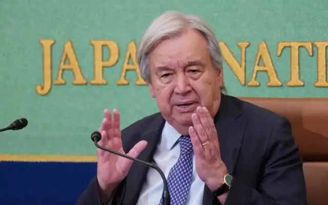 Le secrétaire général des Nations unies, Antonio Guterres, s’exprimant lors d’une conférence de presse au Club national de la presse du Japon, à Tokyo, le 20 mai 2026. (Crédit: Kazuhiro Nogi/AFP)