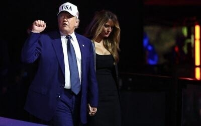 Le président américain Donald Trump et la Première dame Melania Trump lors de l'UFC Freedom 250, à la Maison Blanche, à Washington, le 14 juin 2026. (Crédit :Chris Graythen/Getty Images/AFP) Le président américain Donald Trump et la Première dame Melania Trump lors de l'UFC Freedom 250, à la Maison Blanche, à Washington, le 14 juin 2026. (Crédit :Chris Graythen/Getty Images/AFP)