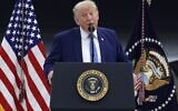 Le président américain Donald Trump prononçant un discours après avoir visité le tout dernier avion de la flotte présidentielle, à la base militaire d’Andrews, dans le Maryland, le 19 juin 2026. (Crédit : Alex Wong/Getty Images via AFP)
