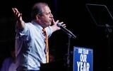 Brad Lander, candidat démocrate au Congrès, prend la parole lors d'un rassemblement au Kings Theater de Brooklyn, à New York, le 18 juin 2026. (Crédit : Kena Betancur / AFP)