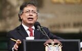 Le président colombien Gustavo Petro s'exprimant lors d'une cérémonie militaire, à Bogota, en Colombie, le 6 juin 2025. (Crédit : Ivan Valencia/AP)