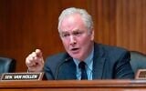 Le sénateur américain Chris Van Hollen s'exprime au Capitole, le 12 mai 2026, à Washington. (Crédit : AP Photo/Jose Luis Magana)