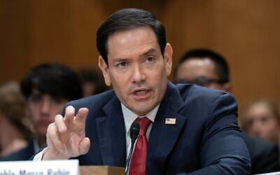 Le secrétaire d'État américain Marco Rubio témoignant devant la commission des Relations étrangères du Sénat lors d'une audition consacrée à l'examen de la demande budgétaire du département d'État pour l'exercice 2027, au Capitole, à Washington, le 2 juin 2026. (Crédit : Jose Luis Magana/AP) Le secrétaire d'État américain Marco Rubio témoignant devant la commission des Relations étrangères du Sénat lors d'une audition consacrée à l'examen de la demande budgétaire du département d'État pour l'exercice 2027, au Capitole, à Washington, le 2 juin 2026. (Crédit : Jose Luis Magana/AP)
