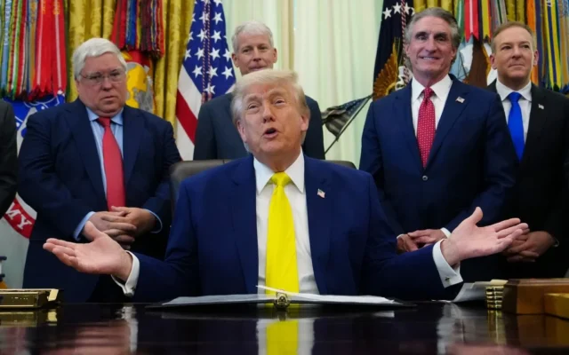 Le président américain Donald Trump s'exprime le 4 juin 2026 dans le Bureau ovale de la Maison Blanche à Washington, DC. (Crédit: AP/Julia Demaree Nikhinson)