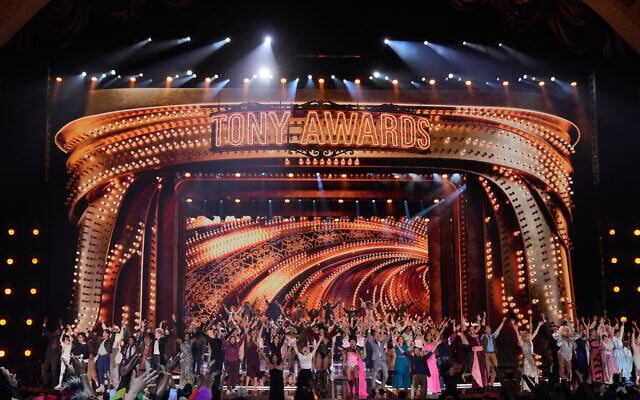 Le numéro d’ouverture de la 79ᵉ cérémonie des Tony Awards, au Radio City Music Hall, à New York, le 7 juin 2026. (Crédit : Charles Sykes/Invision/AP)