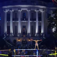 Diego Lopes célèbre sa victoire lors d’un combat dans la catégorie poids plume contre Steve Garcia lors de l’UFC Freedom 250 sur la pelouse sud de la Maison Blanche, à Washington,le 14 juin 2026 . (Crédit: AP/Mark Schiefelbein)