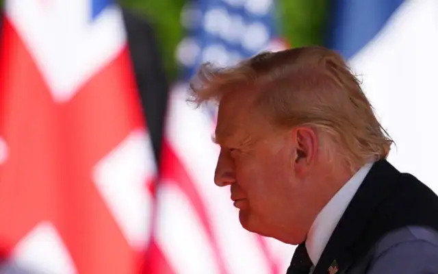 Le président américain Donald Trump arrive au sommet du G7 à Évian-les-Bains, en France, le 15 juin 2026. (Crédit : AP)