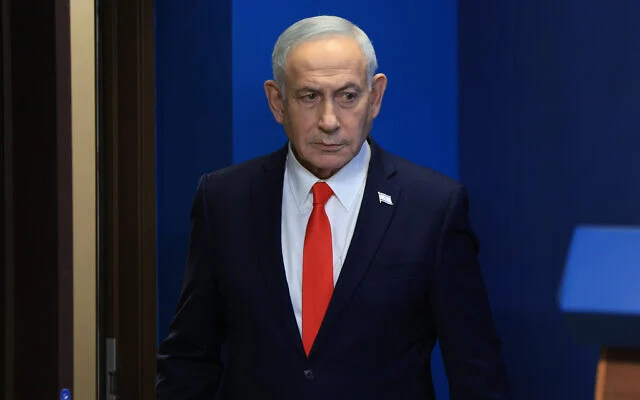 Le Premier ministre Benjamin Netanyahu donne une conférence de presse à Jérusalem, le 15 juin 2026. (Ronen Zvulun, Pool Photo via AP)