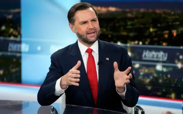 Le vice-président américain JD Vance participe à l’émission "Hannity" le 15 juin 2026, à New York. (Crédit: Charles Sykes/Invision/AP)