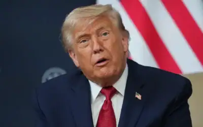 Le président américain Donald Trump s'exprimant lors d'une réunion bilatérale en marge du sommet du G7, à Évian-les-Bains, en France, le 16 juin 2026. (Crédit : Julia Demaree Nikhinson/AP)