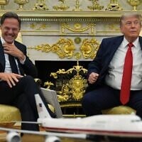 Le président américain Donald Trump s'entretenant avec le secrétaire général de l'OTAN, Mark Rutte, dans le Bureau ovale de la Maison Blanche, à Washington, le 24 juin 2026. (Crédit : Jacquelyn Martin/AP)