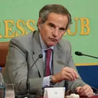 Le directeur général de l'AIEA, Rafael Grossi, répond à la question d'un journaliste lors d'une conférence de presse au Club national de la presse du Japon, à Tokyo, le 26 juin 2026. (Crédit: AP/Hiro Komae)