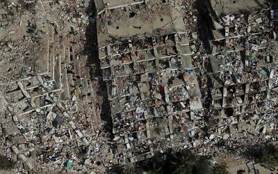 Des bâtiments endommagés trois jours après les séismes qui ont frappé La Guaira, au Venezuela, le 27 juin 2026. (Crédit : Matias Delacroix/AP) Des bâtiments endommagés trois jours après les séismes qui ont frappé La Guaira, au Venezuela, le 27 juin 2026. (Crédit : Matias Delacroix/AP)