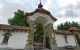L’entrée du cimetière communal de Saint-Léonard, à Fribourg (Suisse). (Crédit : Google Maps)