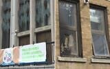 Les dégâts causés par le feu à la synagogue Temple Emanu-El-Beth Sholom de Montréal, photographiés le 5 juin 2026, à la suite d'un incendie criminel. (Crédit : Capture d'écran YouTube CTV)