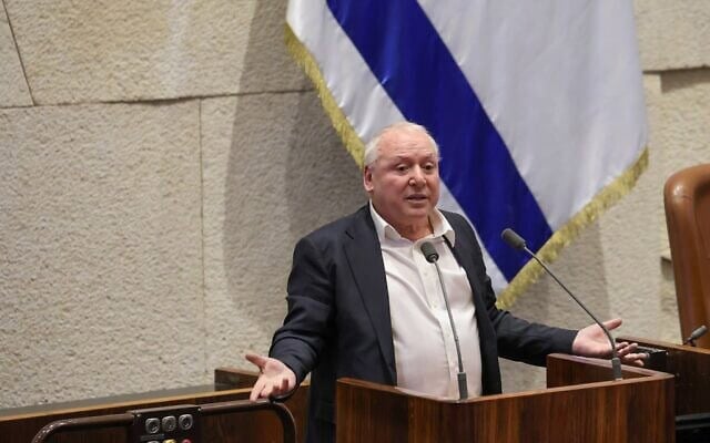 Le ministre de la Coopération régionale, Dudi Amsalem, s'adresse à la Knesset, le 17 décembre 2025. (Crédit : Dani Shem-Tov / Bureau du président de la Knesset)