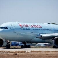 Un avion d'Air Canada, à l'aéroport Ben Gurion, le 22 juillet 2019. (Crédit : Moshe Shaï/Flash90)