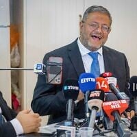 Le ministre de la Sécurité nationale, Itamar Ben Gvir, faisant une déclaration à la presse lors d’une réunion de son parti, Otzma Yehudit, à Sderot, dans le sud du pays, le 3 mai 2023. (Crédit : Flash90)