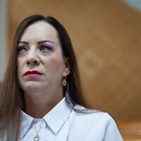 La députée (Likud) Tally Gotliv lors d’une audience sur un recours demandant la formation d’une commission d’enquête nationale sur les événements du 7-Octobre, à la Haute Cour de Jérusalem, le 23 avril 2026. (Crédit : Yonatan Sindel/Flash90)