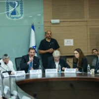 Le député Boaz Bismuth préside une réunion de la commission des Affaires étrangères et de la Défense de la Knesset, le 20 mai 2026. (Yonatan Sindel/ Flash90)
