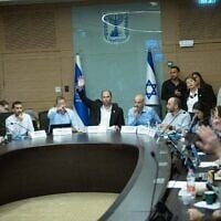 Le député Simcha Rothman préside une réunion de la commission de la Constitution, du Droit et de la Justice à la Knesset, à Jérusalem, le 25 mai 2026 (Crédit : Yonatan Sindel/Flash90)