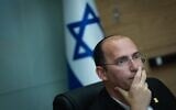 Le député Simcha Rothman préside une réunion de la commission de la Constitution, du Droit et de la Justice à la Knesset, à Jérusalem, le 27 mai 2026. (Crédit : Yonatan Sindel/Flash90)