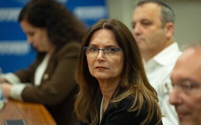 L'ancienne députée Michal Rozin assistant à une réunion de la faction Les Démocrates, à la Knesset, à Jérusalem, le 1ᵉʳ juin 2026. (Crédit : Yonatan Sindel/Flash90) L'ancienne députée Michal Rozin assistant à une réunion de la faction Les Démocrates, à la Knesset, à Jérusalem, le 1ᵉʳ juin 2026. (Crédit : Yonatan Sindel/Flash90)