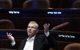 Le ministre de la Justice, Yariv Levin, assiste à une séance plénière de la Knesset, le 3 juin 2026. (Crédit : Yonatan Sindel/Flash90)