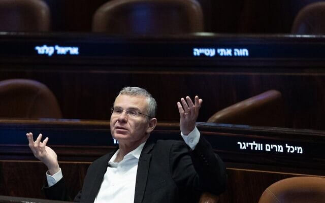 Le ministre de la Justice, Yariv Levin, assistant à une séance plénière de la Knesset, le 3 juin 2026. (Crédit : Yonatan Sindel/Flash90) Le ministre de la Justice, Yariv Levin, assistant à une séance plénière de la Knesset, le 3 juin 2026. (Crédit : Yonatan Sindel/Flash90)