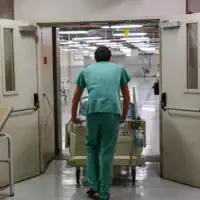 Un parking souterrain transformé en service de soins à l’hôpital Ichilov de Tel-Aviv, après le transfert de nombreux patients suite au déclenchement de la guerre, le 8 juin 2026 (Crédit : Avshalom Sassoni/Flash90)