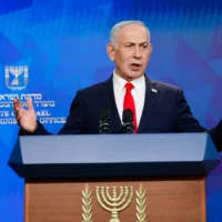 Le Premier ministre Benjamin Netanyahu tient une conférence de presse au bureau du Premier ministre à Jérusalem, le 15 juin 2026. (Crédit : Olivier Fitoussi)