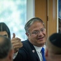 Le ministre de la Sécurité intérieure Itamar Ben Gvir préside une réunion de son groupe parlementaire Otzma Yehudit à la Knesset, à Jérusalem, le 15 juin 2026. (Crédit : Yonatan Sindel/Flash90)