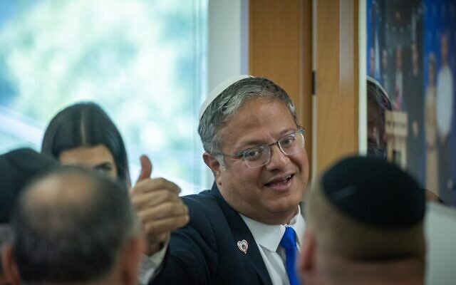 Le ministre de la Sécurité intérieure Itamar Ben Gvir préside une réunion de son groupe parlementaire Otzma Yehudit à la Knesset, à Jérusalem, le 15 juin 2026. (Crédit : Yonatan Sindel/Flash90)