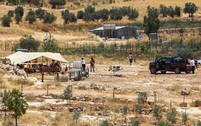 Illustration : Vue d'un nouvel avant-poste israélien illégal dans la région de Masafer Yatta, au sud d'Hébron, en Cisjordanie, le 19 juin 2026. (Crédit : Wisam Hashlamoun/Flash90)