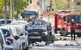 La police et les secours sur les lieux de l'explosion d'une voiture, vraisemblablement liée à un règlement de comptes entre groupes criminels, à Jaffa, le 28 juin 2026. (Crédit : Avshalom Sassoni/Flash90)