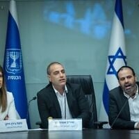 Le député Ofir Katz présidant une réunion de la commission de la Chambre de la Knesset, à Jérusalem, le 30 juin 2026. (Crédit : Yonatan Sindel/Flash90)