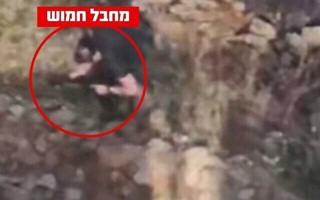Une photo de surveillance, qui, selon l’armée israélienne, montre un terroriste du groupe Hezbollah à proximité des troupes israéliennes dans le sud du Liban le 23 juin 2026. (Crédit : Armée israélienne)