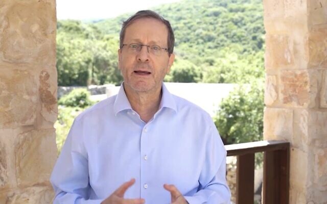 Le président Isaac Herzog adressant un message en arabe à son homologue libanais, Joseph Aoun, le 10 juin 2026. (Crédit : Capture d'écran/Gregory Badu/Bureau de la presse gouvernementale) Le président Isaac Herzog adressant un message en arabe à son homologue libanais, Joseph Aoun, le 10 juin 2026. (Crédit : Capture d'écran/Gregory Badu/Bureau de la presse gouvernementale)
