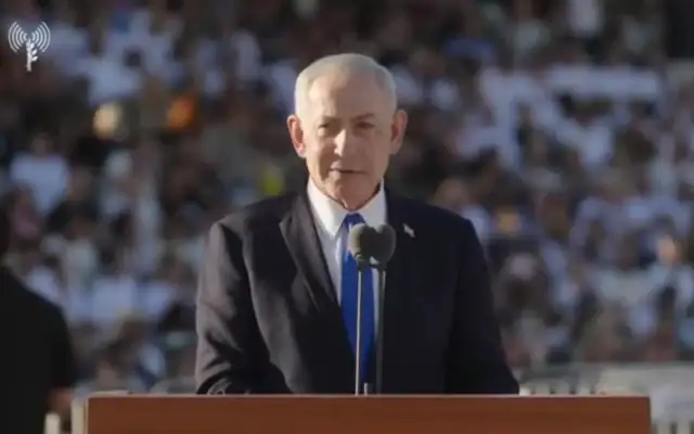 Le Premier ministre Benjamin Netanyahu prend la parole lors d’une cérémonie de remise des diplômes aux cadets de l’école d’officiers Bahad 1, dans le sud d’Israël, le 25 juin 2026. (Capture d’écran / Tsahal)