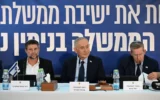 Le Premier ministre Benjamin Netanyahu (au centre), le ministre des Finances Bezalel Smotrich (à gauche) et le secrétaire du Cabinet Yossi Fuchs lors d’une réunion spéciale du Conseil des ministres dans la ville de Nof HaGalil, en Galilée, le 11 juin 2026. (Crédit : Haim Zach/GPO)