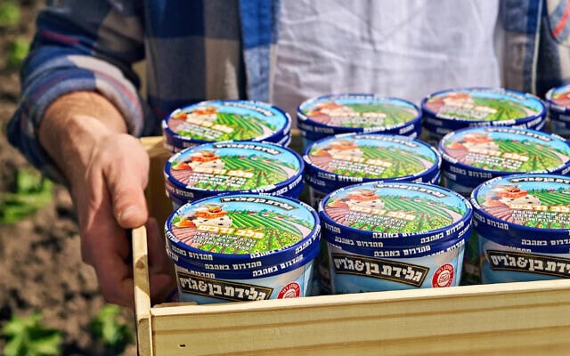 « Milk and Honey », le nouveau parfum de glace de Ben & Jerry’s Israël. (Crédit : Ben & Jerry’s Israël/Réseaux sociaux) « Milk and Honey », le nouveau parfum de glace de Ben & Jerry’s Israël. (Crédit : Ben & Jerry’s Israël/Réseaux sociaux)