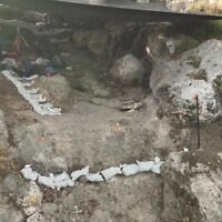Fouilles menées par l’Autorité israélienne des Antiquités et l’université de Haïfa dans une grotte préhistorique près de Fureidis, dans le nord d’Israël. (Crédit : Emil Aladjem/Autorité israélienne des Antiquités)