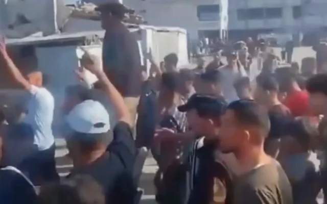 Des Palestiniens manifestent contre le Hamas à Gaza, le 26 juin 2026. (Capture d'écran/X)