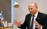 Naftali Bennett, chef du parti « BeYahad » (« Ensemble » en hébreu) et ancien Premier ministre, lors d'une interview accordée au Times of Israel, au siège de son parti, le 11 juin 2026. (Crédit : Yitzhak Ledee/Times of Israel)