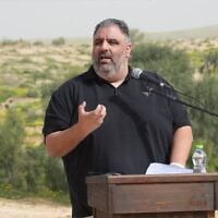Le président du KKL-JNF, Eyal Ostrinsky, prend la parole lors de l’inauguration du parc Sayeret Shaked à Ofakim, dans le sud d'Israël, le 2 février 2026 (Crédit : Michael Houri, KKL-JNF Photo Archive).