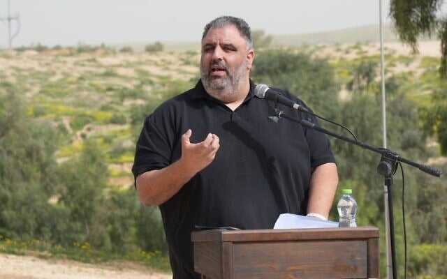 Le président du KKL-JNF, Eyal Ostrinsky, prend la parole lors de l’inauguration du parc Sayeret Shaked à Ofakim, dans le sud d'Israël, le 2 février 2026 (Crédit : Michael Houri, KKL-JNF Photo Archive).
