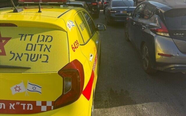 Des ambulanciers sur les lieux d'une fusillade dans la ville de Maghar, dans le nord du pays, le 6 juin 2026. (Crédit : MDA)