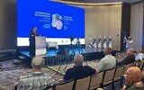 Le ministre du Patrimoine, Amichaï Eliyahu, prenant la parole lors du colloque « Archéologie et conservation des sites en Judée et en Samarie », à Jérusalem, le 17 juin 2026. (Crédit : Rossella Tercatin/Times of Israel)