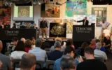 Amitai Hazan, PDG de la maison de ventes Tiroche, lors de la vente aux enchères d'œuvres d'art israéliennes en 2025 (Avec l'autorisation de Tiroche)